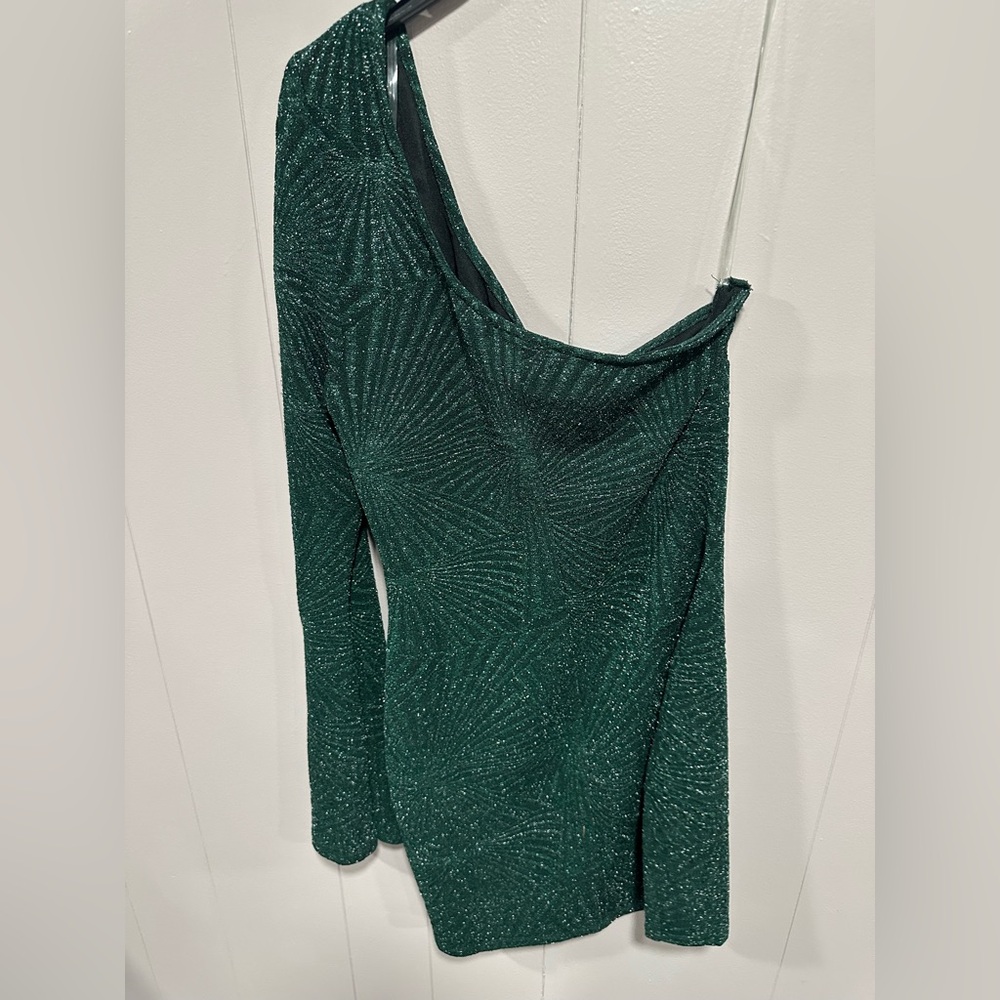 Off the shoulder dress in dark green.